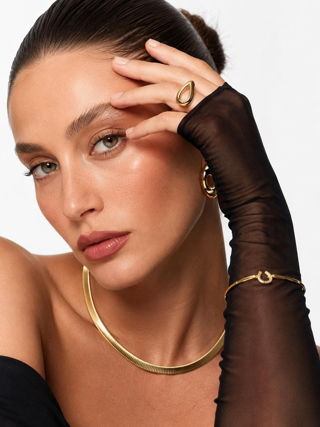 High-detail AI product photography for jewelry and accessories with realistic reflections — Adject